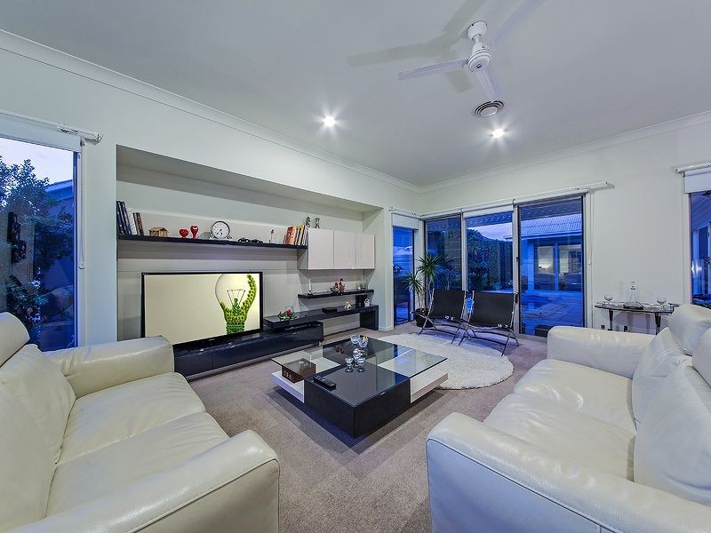 54 Mossvale Drive, Wakerley QLD 4154