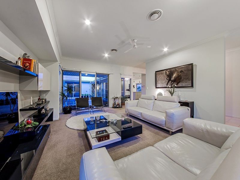 54 Mossvale Drive, Wakerley QLD 4154