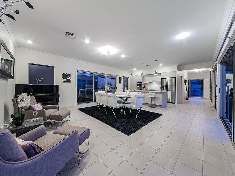 54 Mossvale Drive, Wakerley QLD 4154