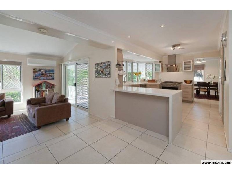 23 Rialanna Street, Kenmore QLD 4069