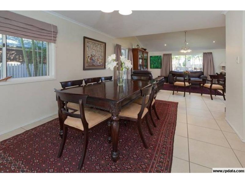 23 Rialanna Street, Kenmore QLD 4069