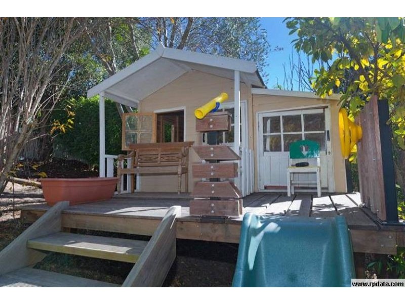 23 Rialanna Street, Kenmore QLD 4069