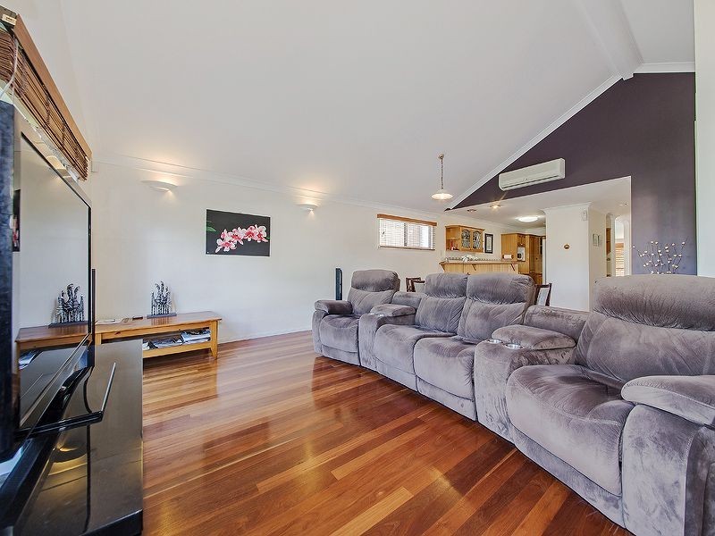 22 Stewart Pde, Manly QLD 4179