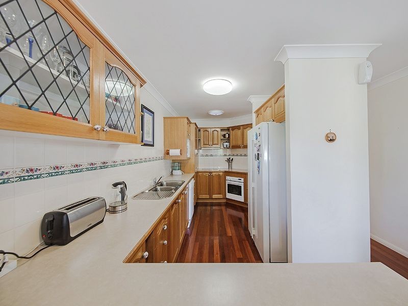 22 Stewart Pde, Manly QLD 4179