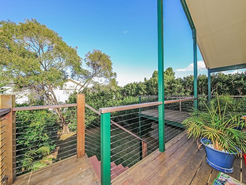 22 Stewart Pde, Manly QLD 4179