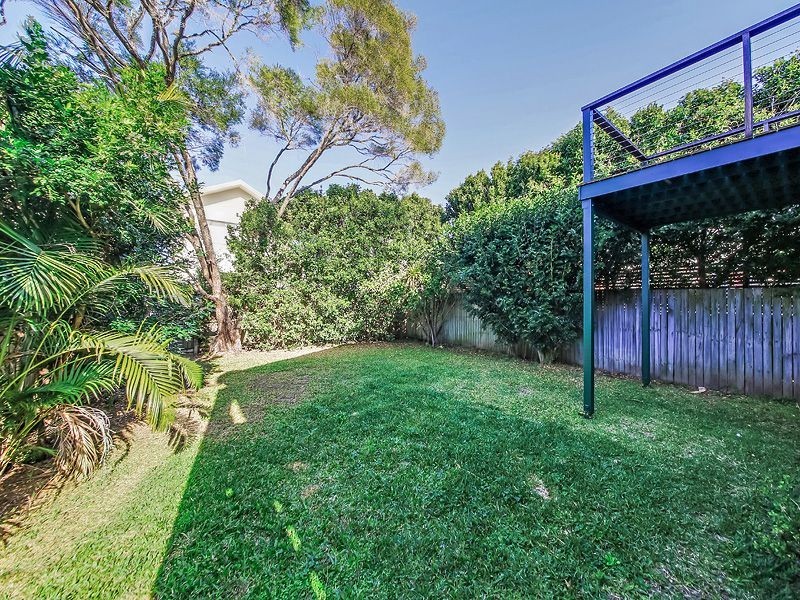 22 Stewart Pde, Manly QLD 4179