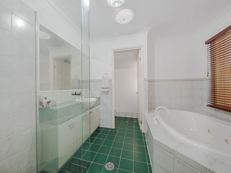 22 Stewart Pde, Manly QLD 4179