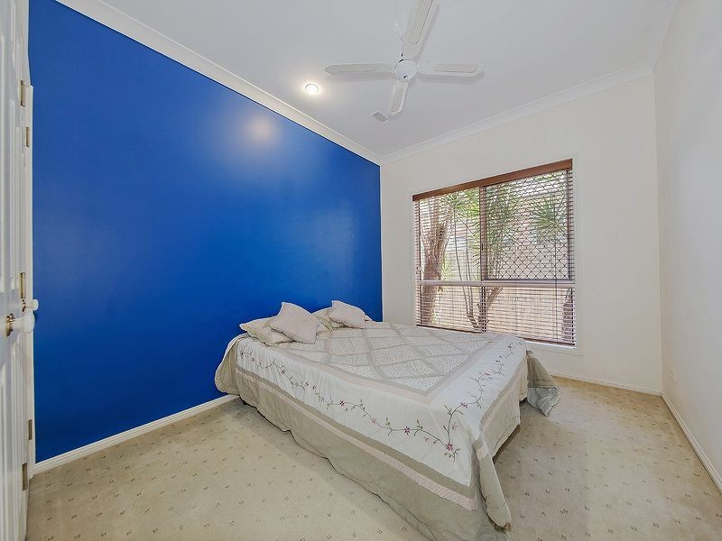 22 Stewart Pde, Manly QLD 4179
