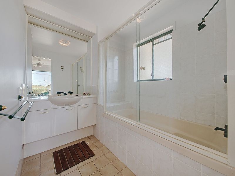 2/229 Stratton Terrace, Manly QLD 4179