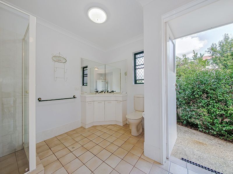 2/229 Stratton Terrace, Manly QLD 4179