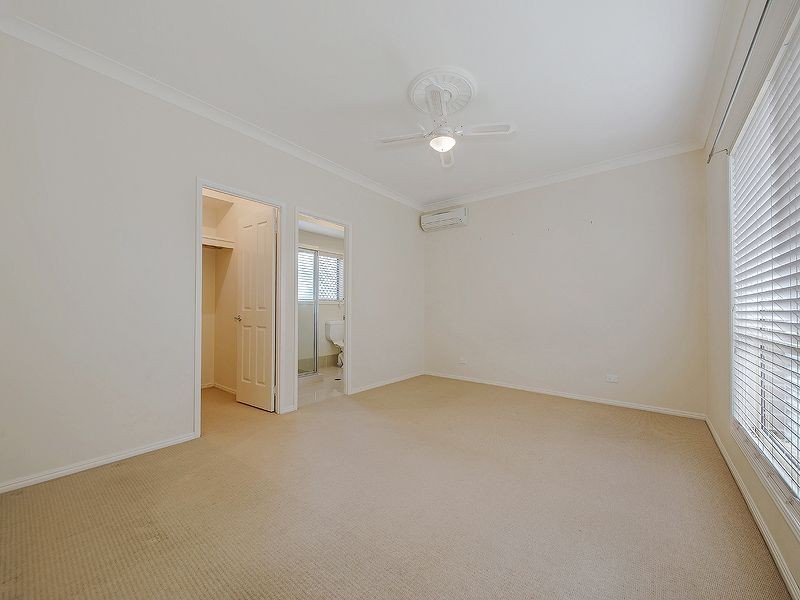 18 Farsley Place, Manly West QLD 4179