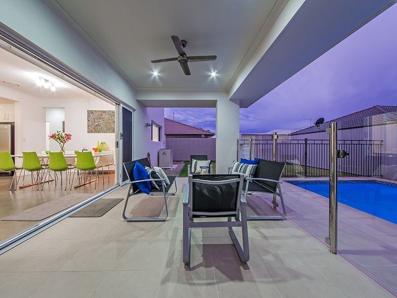 2 Foxwood Circuit, Wakerley QLD 4154