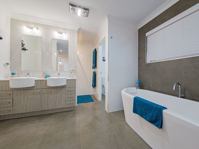 2 Foxwood Circuit, Wakerley QLD 4154