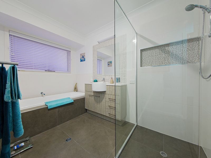 2 Foxwood Circuit, Wakerley QLD 4154