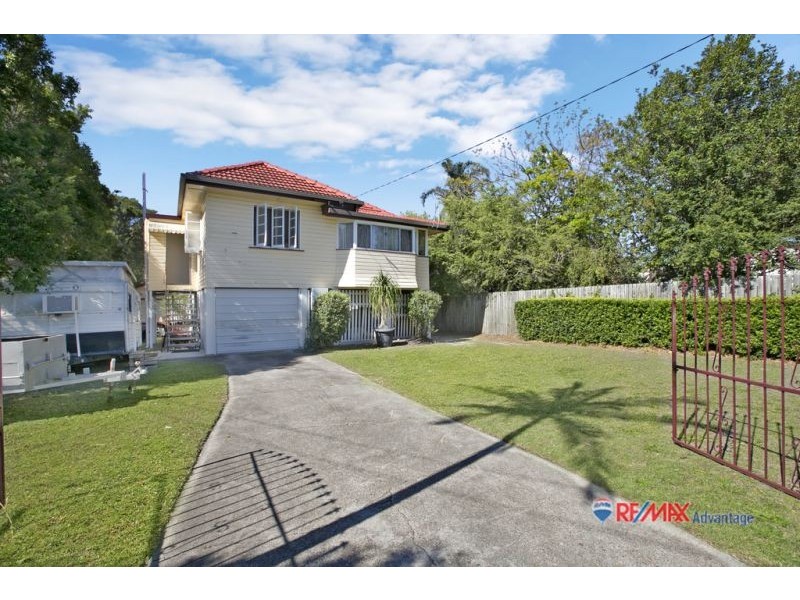 11 Preston Road, Manly QLD 4179