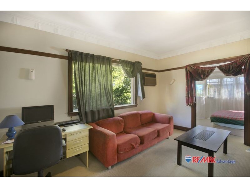 11 Preston Road, Manly QLD 4179