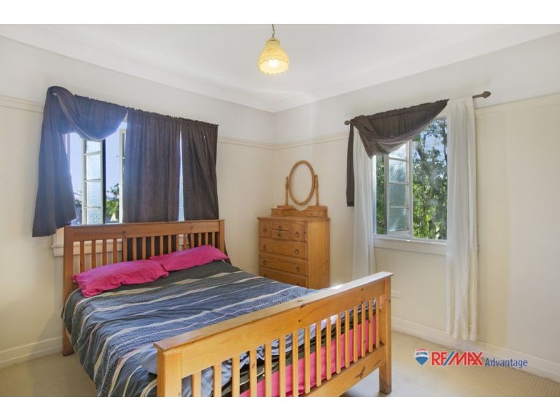 11 Preston Road, Manly QLD 4179