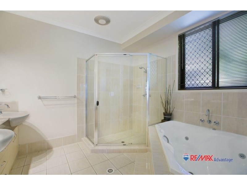 11 Charles Place, Manly West QLD 4179