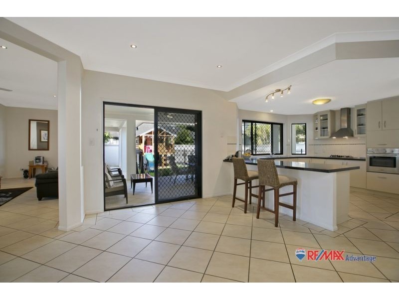 11 Charles Place, Manly West QLD 4179