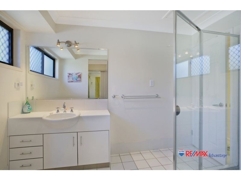 11 Charles Place, Manly West QLD 4179