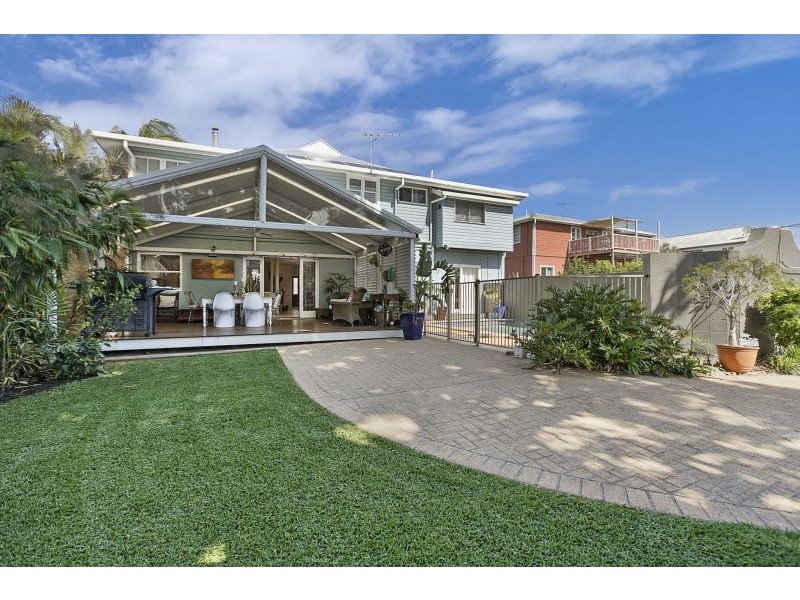 22 Gordon Parade, Manly QLD 4179