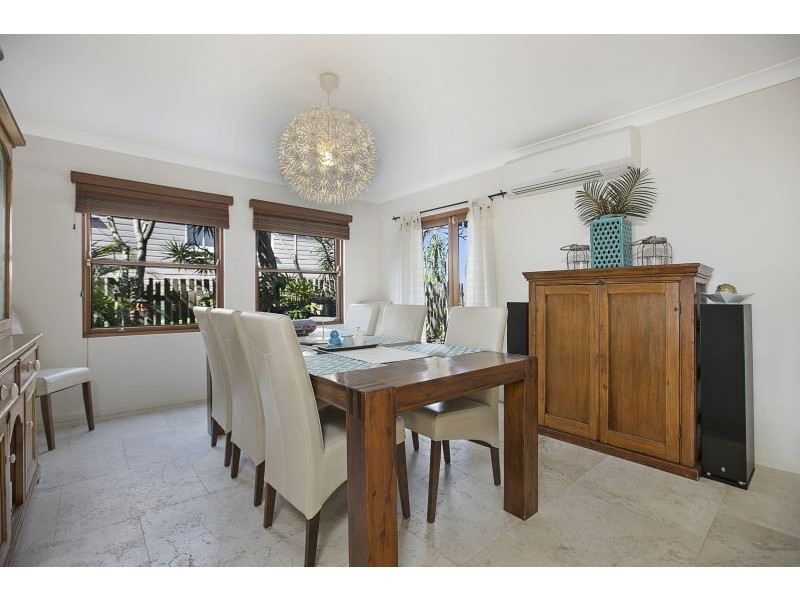 22 Gordon Parade, Manly QLD 4179