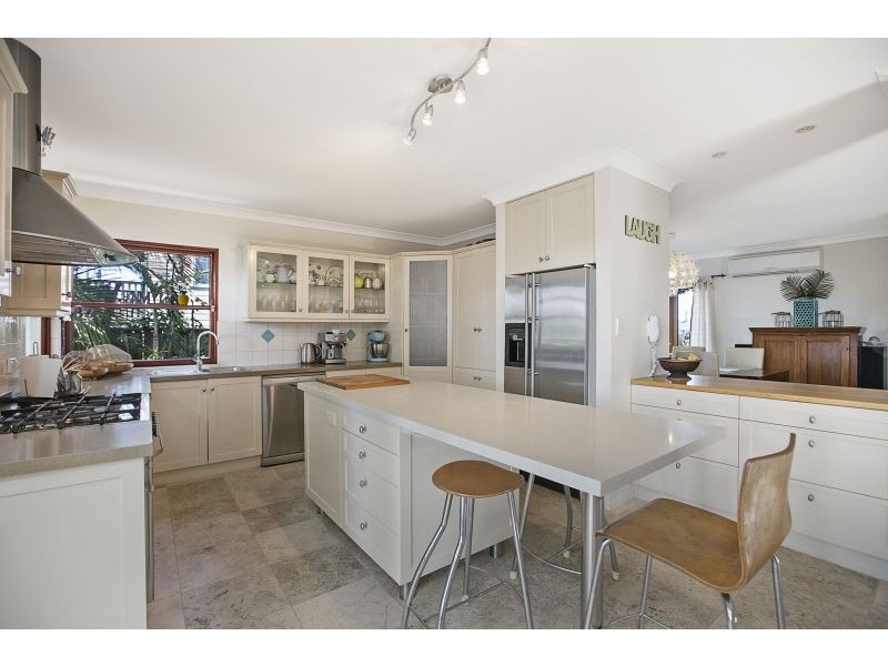 22 Gordon Parade, Manly QLD 4179