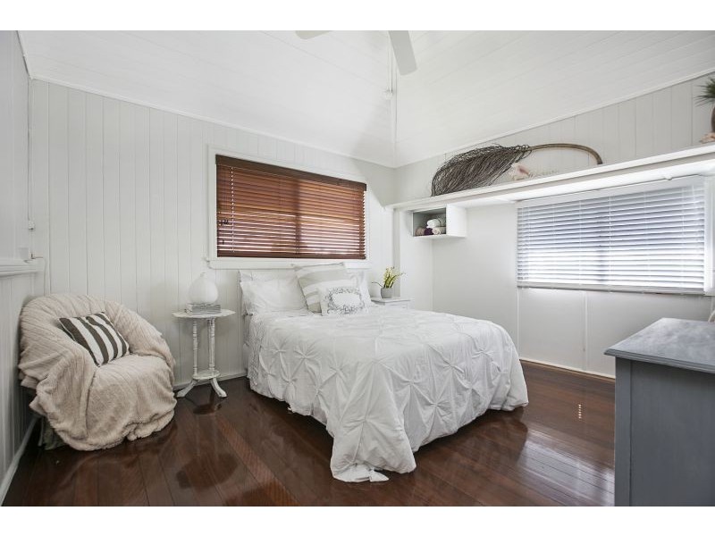 22 Gordon Parade, Manly QLD 4179