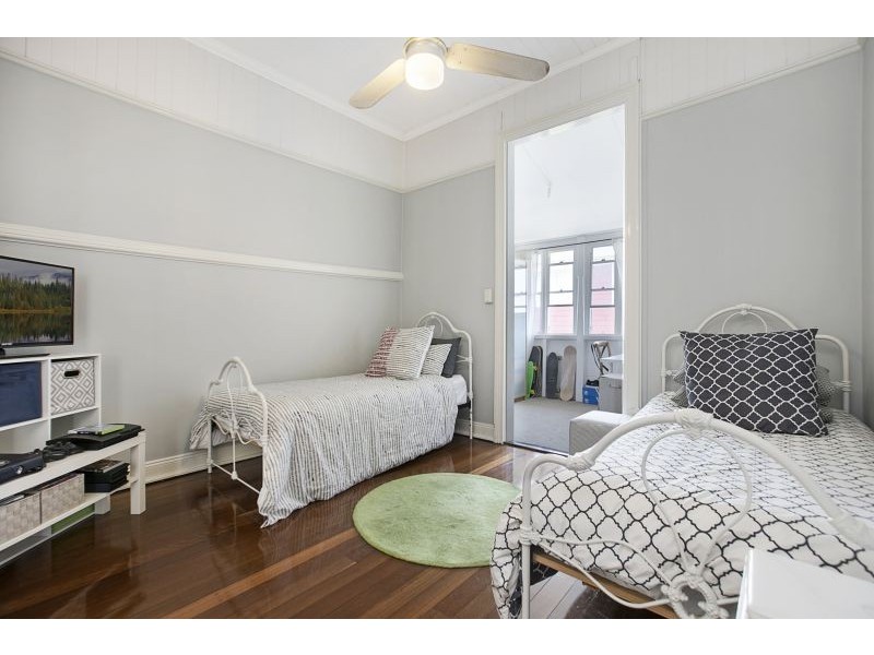 22 Gordon Parade, Manly QLD 4179