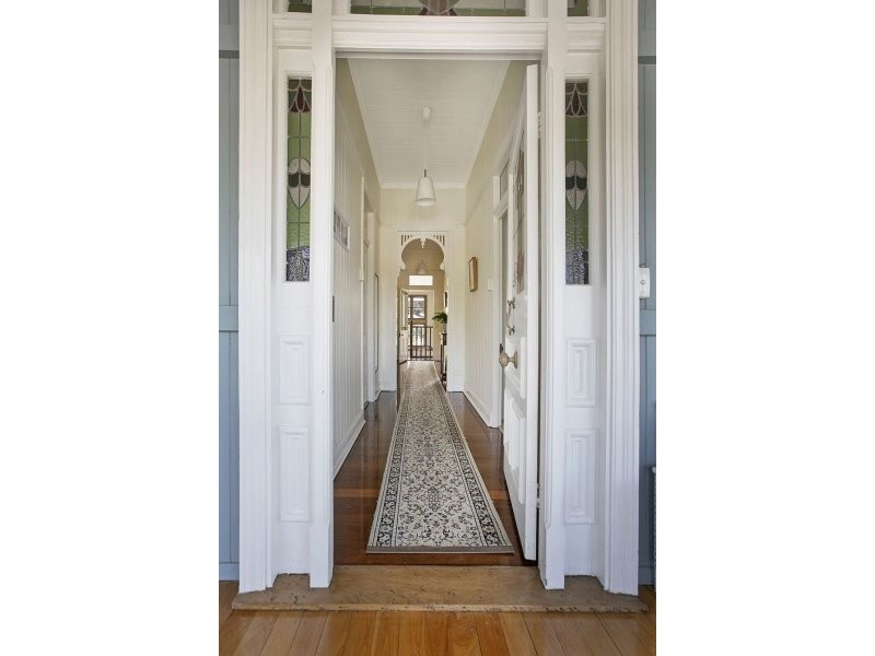 22 Gordon Parade, Manly QLD 4179