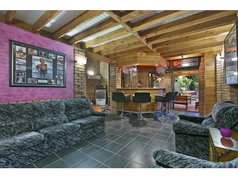 9 Farr Crt, Daisy Hill QLD 4127