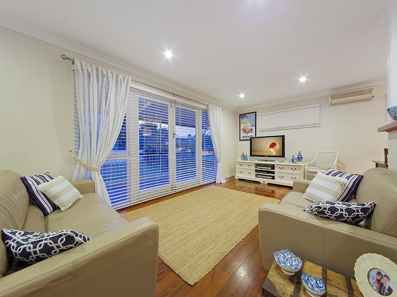 17 Bushing Street, Wynnum West QLD 4178