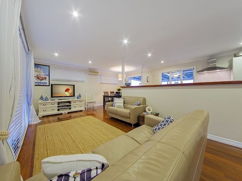 17 Bushing Street, Wynnum West QLD 4178