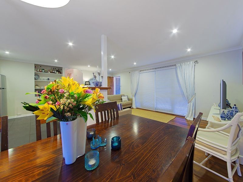 17 Bushing Street, Wynnum West QLD 4178