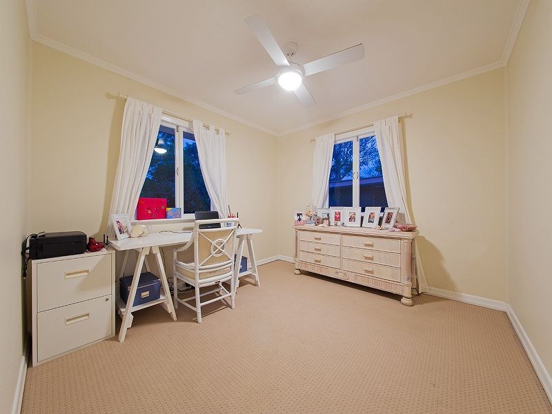 17 Bushing Street, Wynnum West QLD 4178