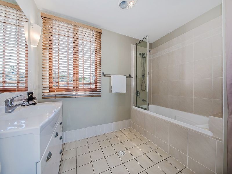 120 Melville Terrace, Manly QLD 4179