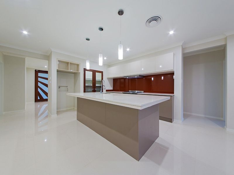 85 Watervale Parade, Wakerley QLD 4154