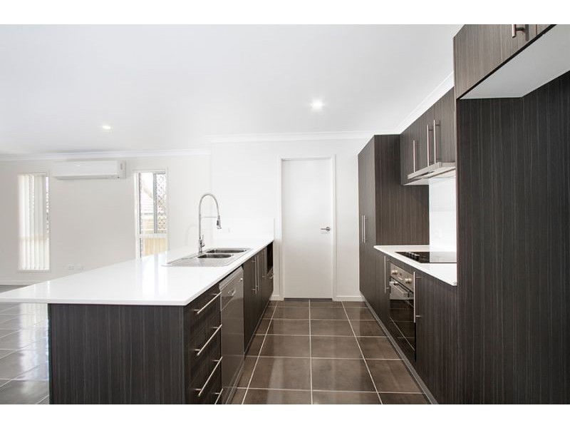 61 Randall Road, Wynnum West QLD 4178