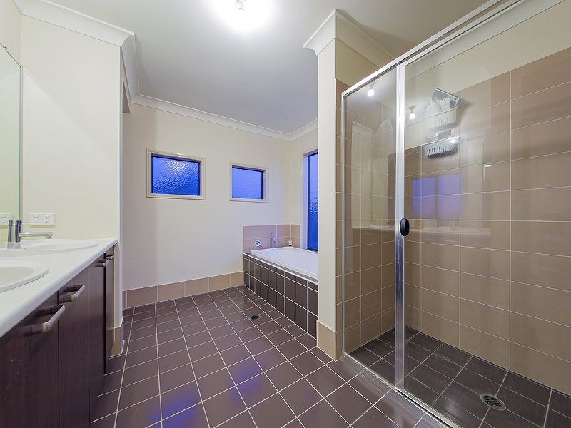 64 Yarra Road, Wakerley QLD 4154