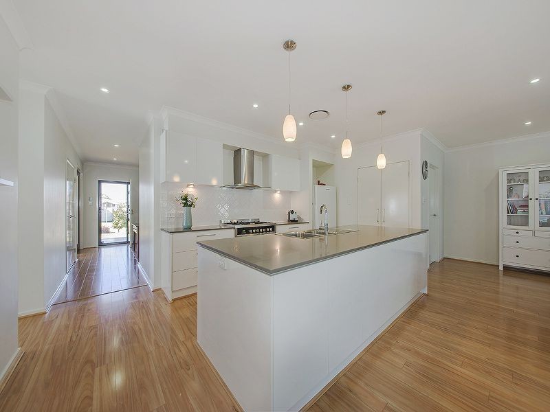 19 Foxwood Circuit, Wakerley QLD 4154