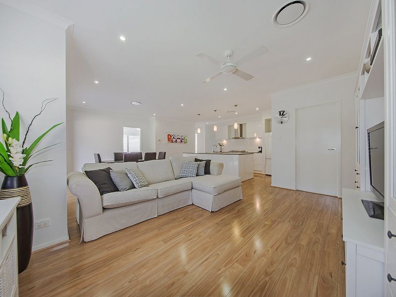 19 Foxwood Circuit, Wakerley QLD 4154