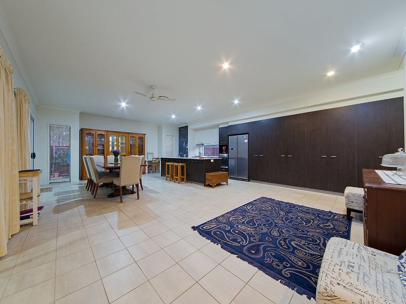 12 Mossvale Drive, Wakerley QLD 4154