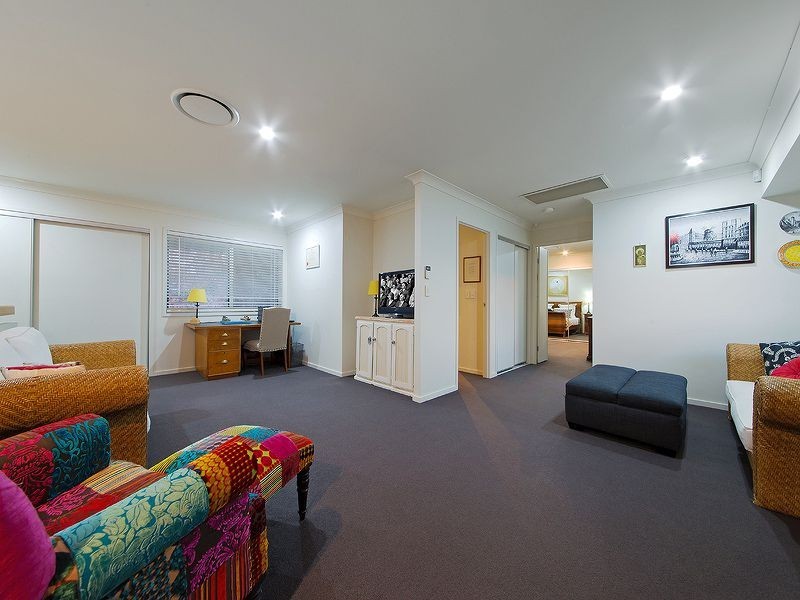 12 Mossvale Drive, Wakerley QLD 4154