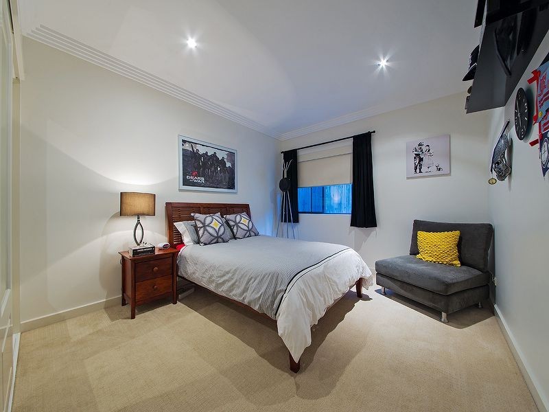 171 Carlton Terrace, Manly QLD 4179