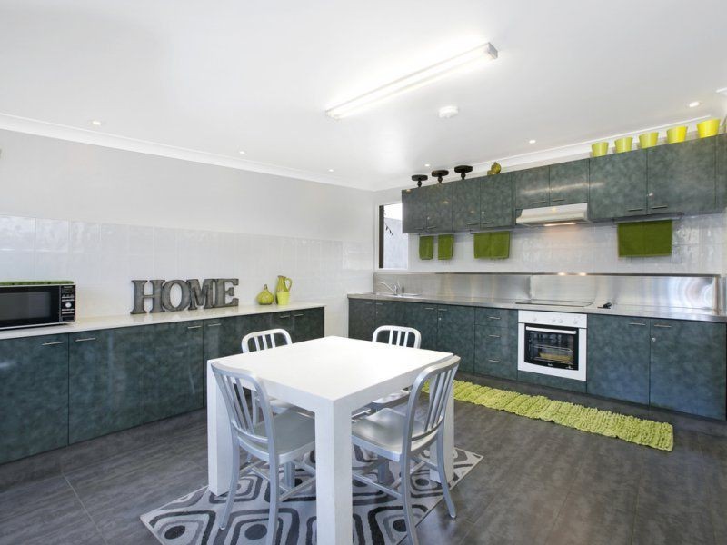 24 Alkoomie Street, Wynnum QLD 4178