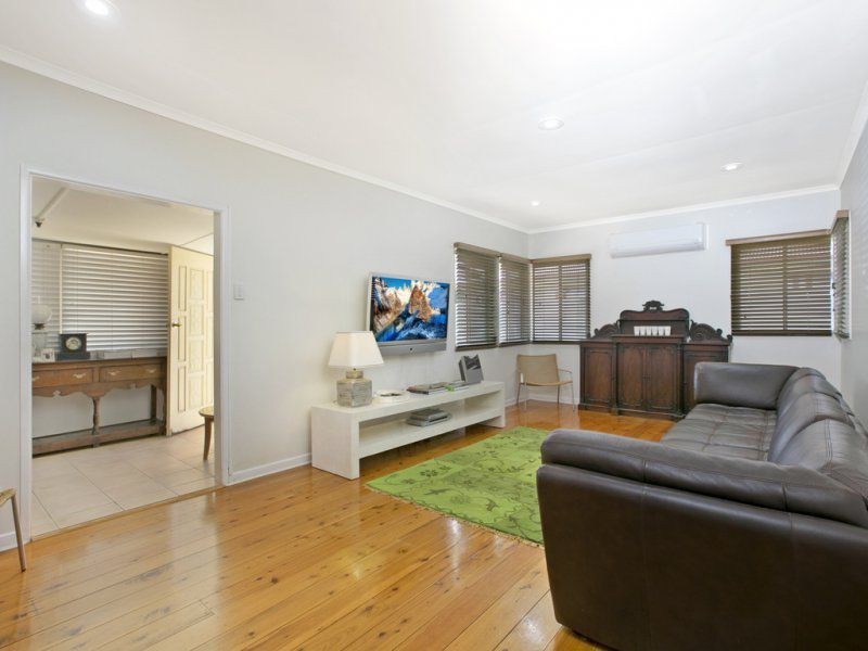 24 Alkoomie Street, Wynnum QLD 4178