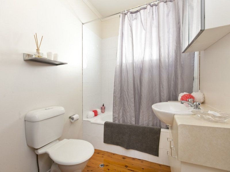 24 Alkoomie Street, Wynnum QLD 4178