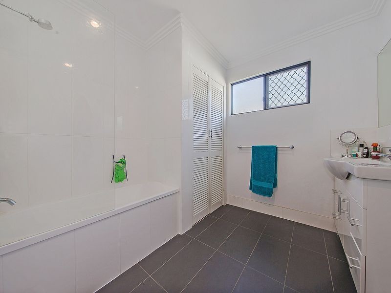 16 Roby Street, Wynnum QLD 4178