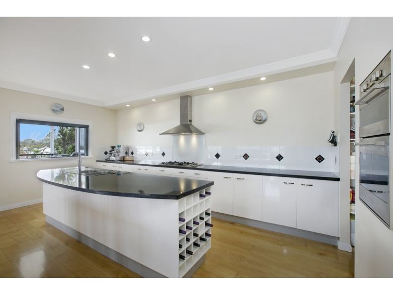 74 Glenora Street, Wynnum QLD 4178