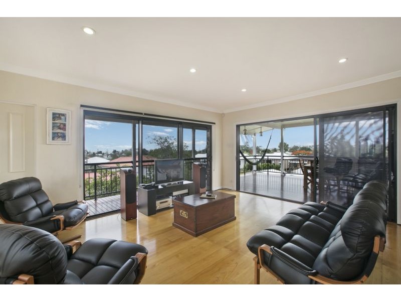 74 Glenora Street, Wynnum QLD 4178